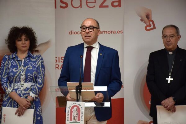 Representantes de Cáritas Diocesana de Zamora durante una conferencia de prensa.