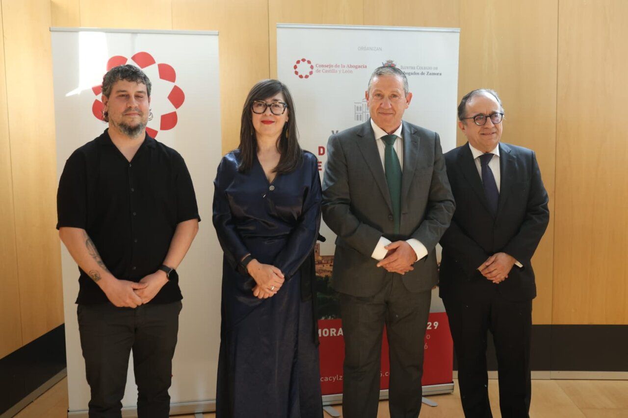 Cuatro personas posando en la inauguración del V Congreso de CACYL en Zamora
