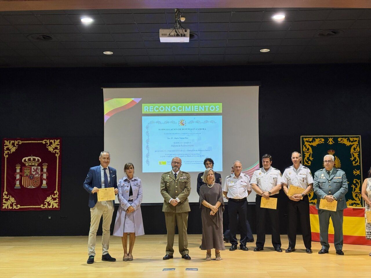 Ceremonia de reconocimiento a la Cultura de Defensa en Zamora con autoridades presentes