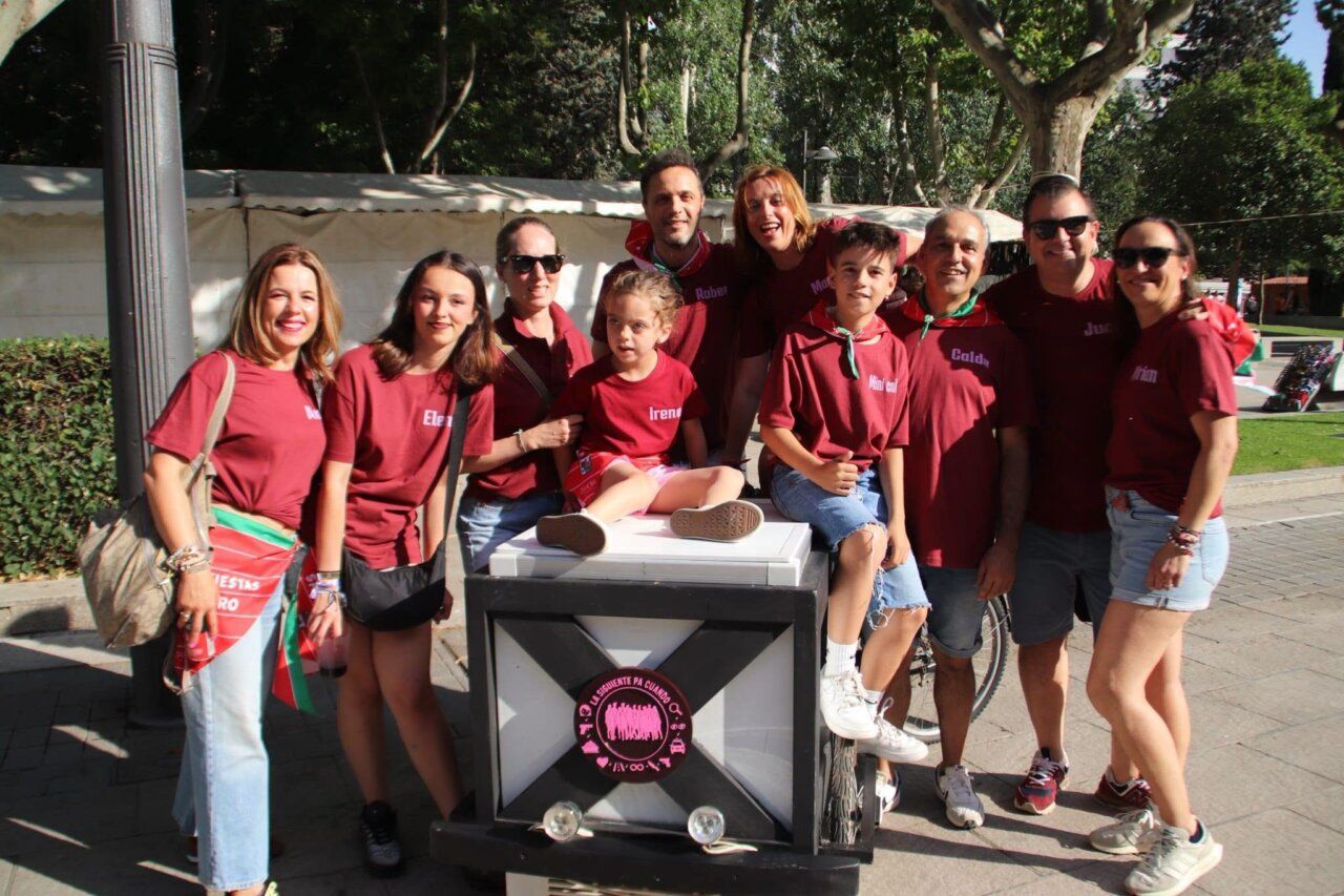 Grupo de personas celebrando las Ferias y Fiestas de San Pedro en Zamora