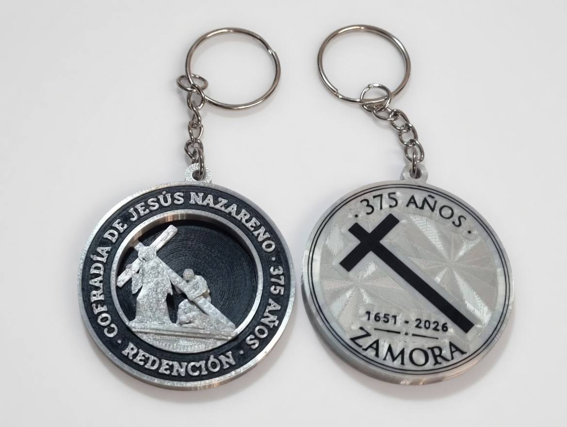 Llaveros conmemorativos de la Cofradía de Jesús Nazareno por su 375 aniversario.