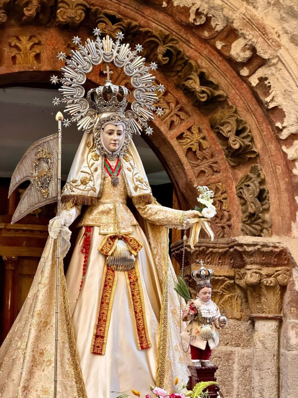 Imagen de la Virgen de La Concha en procesión por Zamora