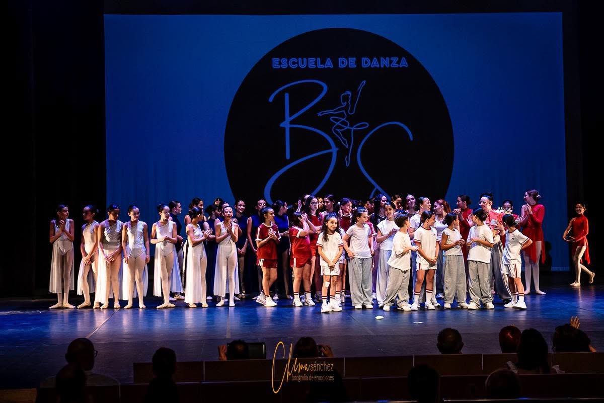 Actuación de la Escuela de Danza en el Teatro Ramos Carrión