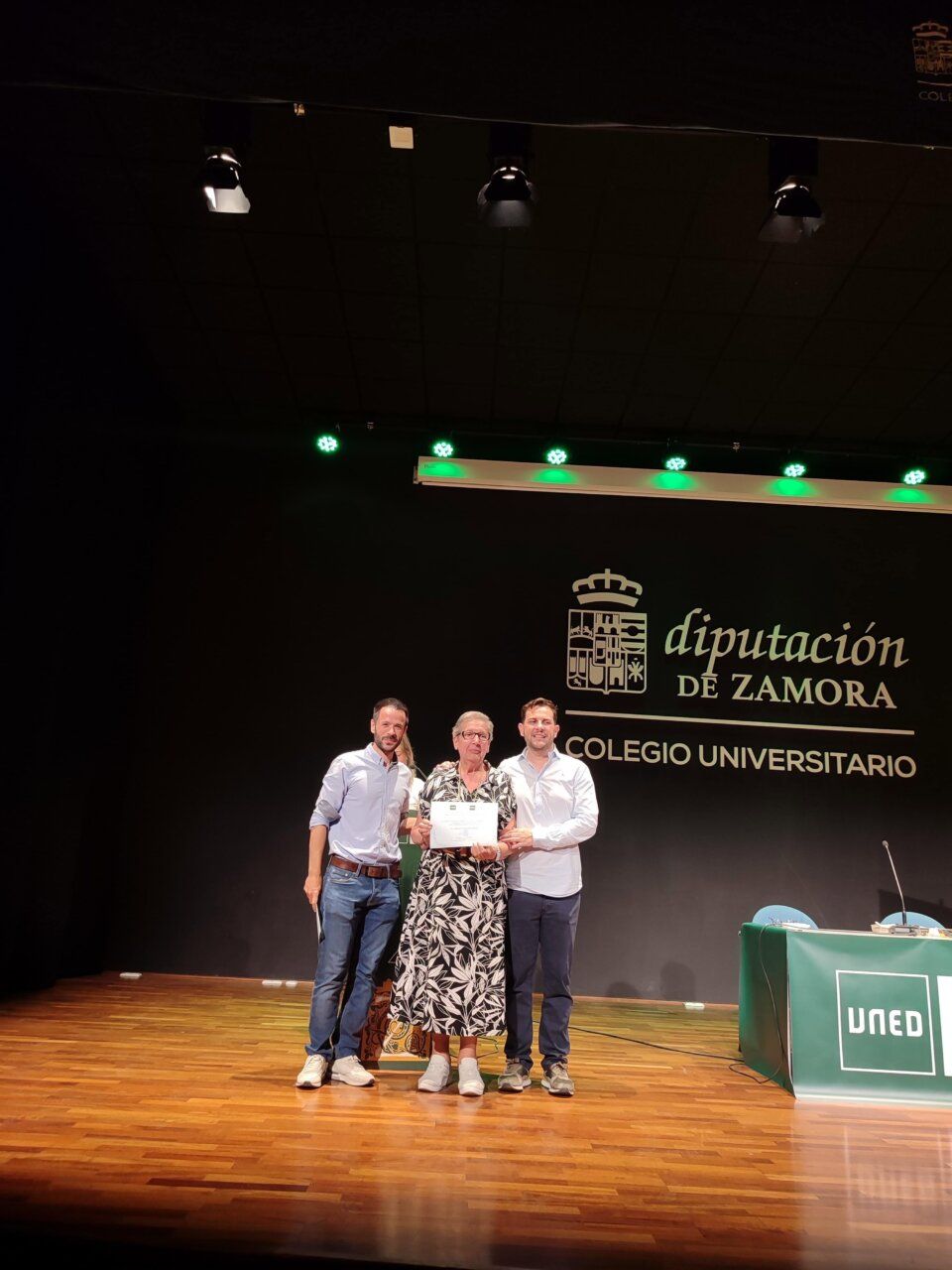 Acto de clausura del curso Sénior en la UNED Zamora con estudiantes y profesores