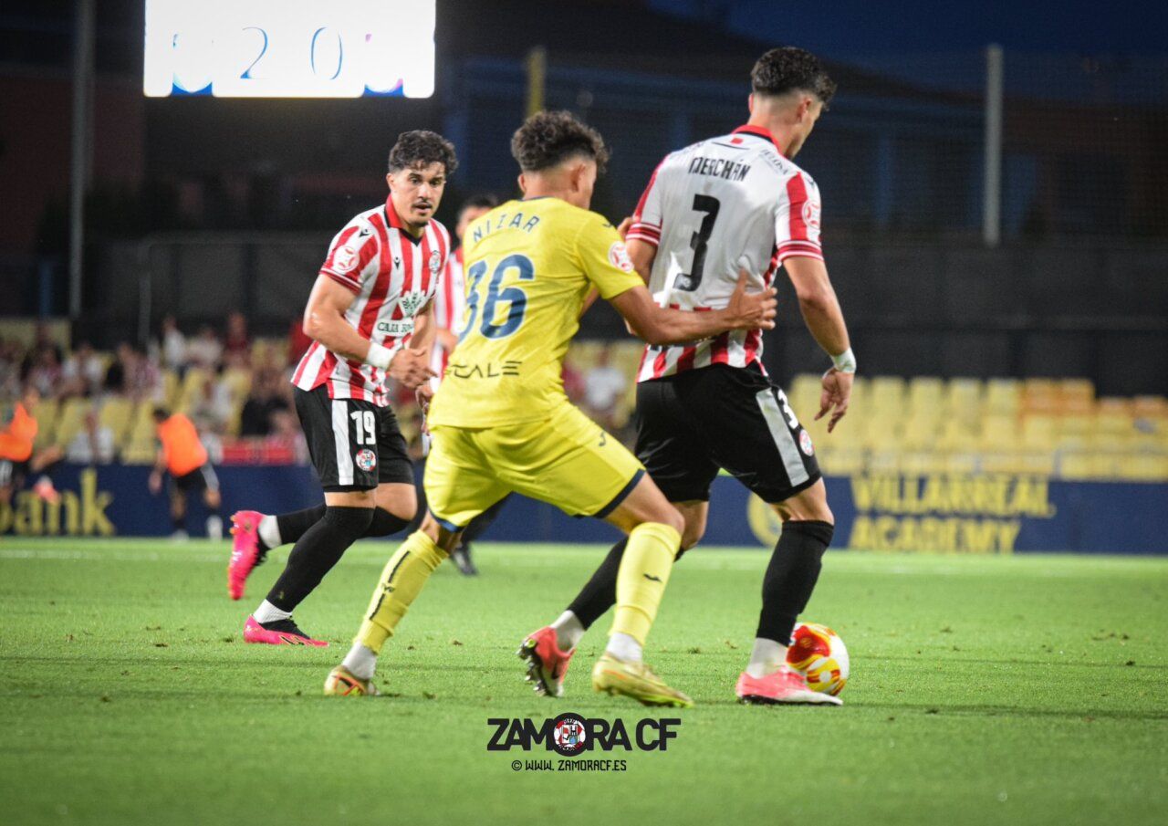 Jugadores del Zamora CF en un partido de playoff de ascenso