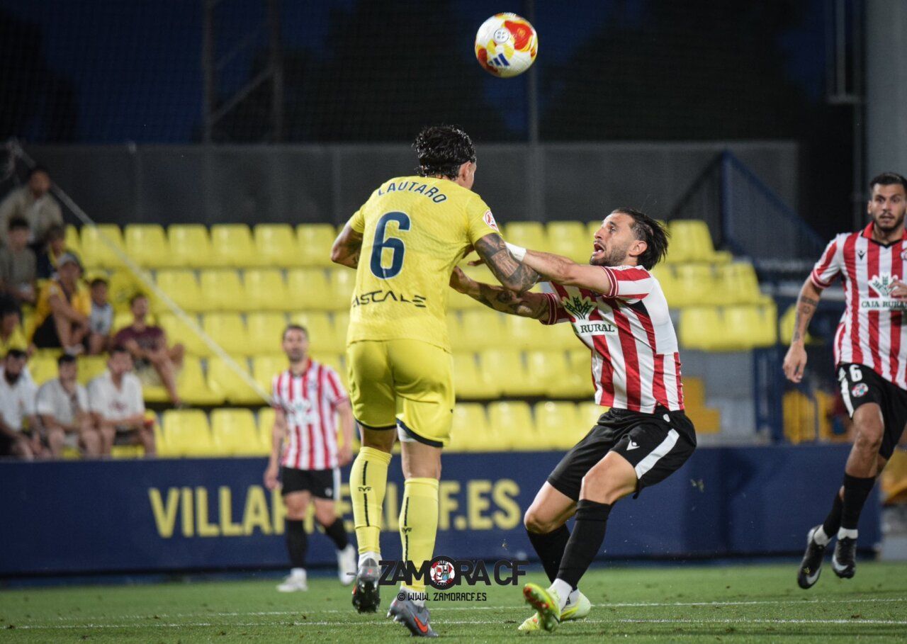 Jugadores del Zamora CF en un partido de playoff de ascenso