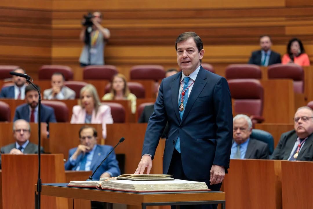 Alfonso Fernández Mañueco durante su toma de posesión como presidente de la Junta de Castilla y León.