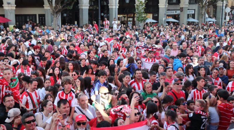 Multitud de aficionados del Zamora CF en una celebración masiva