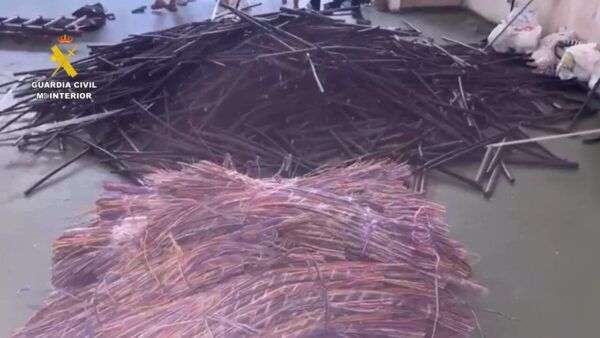 Montones de cable de cobre recuperados por la Guardia Civil