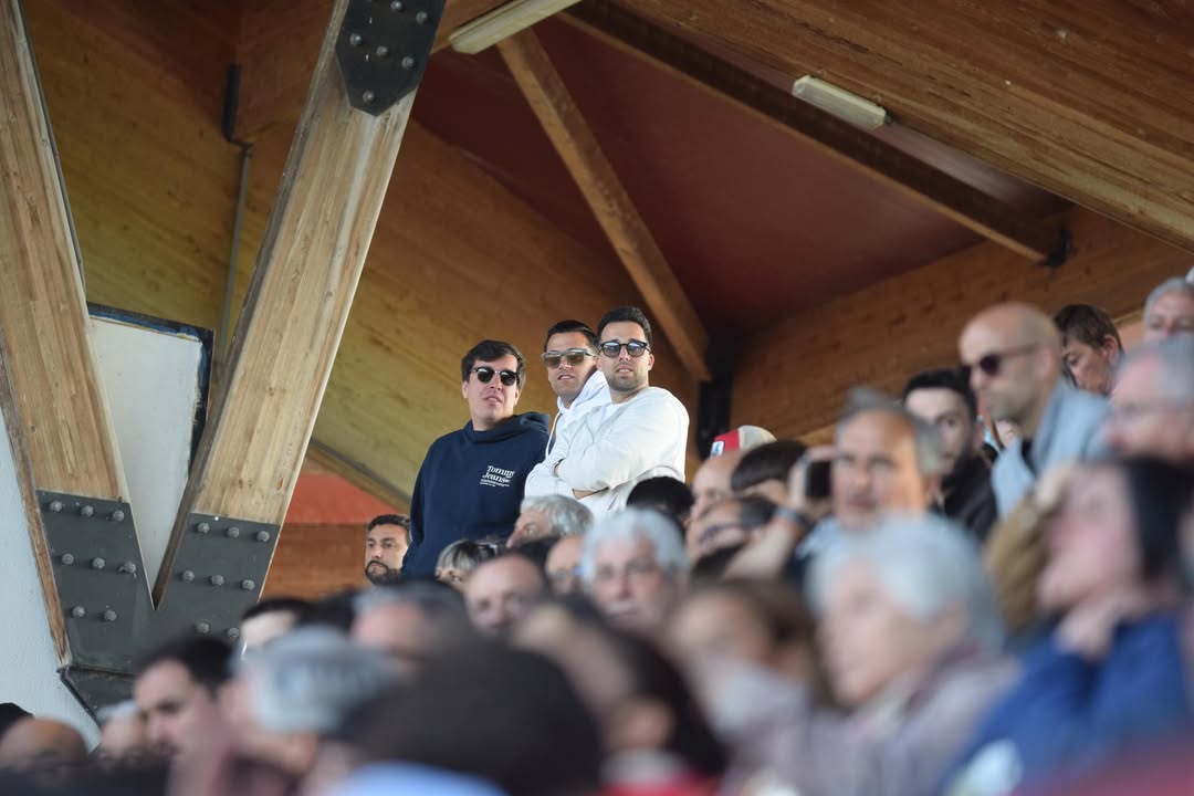 Aficionados en las gradas durante un partido del Zamora FC.