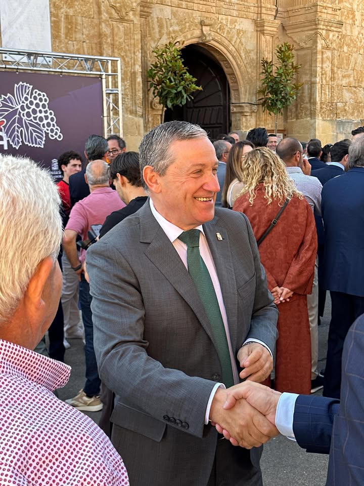 Autoridades en la entrega de premios en la iglesia de Santa María Magdalena.