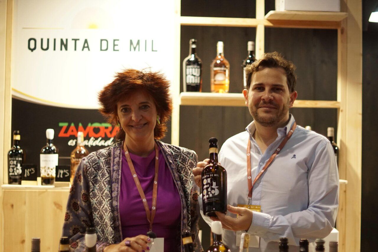 Stand de la Feria Internacional Semana Verde de Galicia con productos agroalimentarios