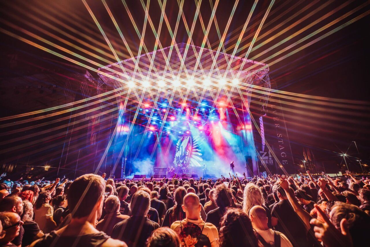 Concierto de HEAT, Saxon, Xeria, Kardinal X y Burning Witches en festival de metal.