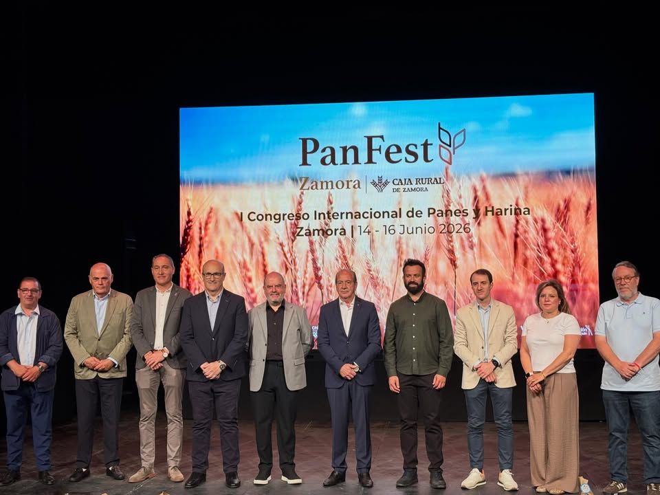 Inauguración del I Congreso Internacional de Panes y Harinas en Zamora con autoridades presentes.