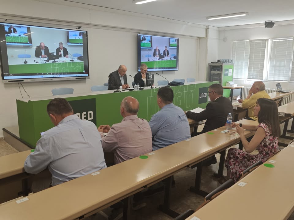 Panel de discusión en jornada sobre defensa en UNED Zamora