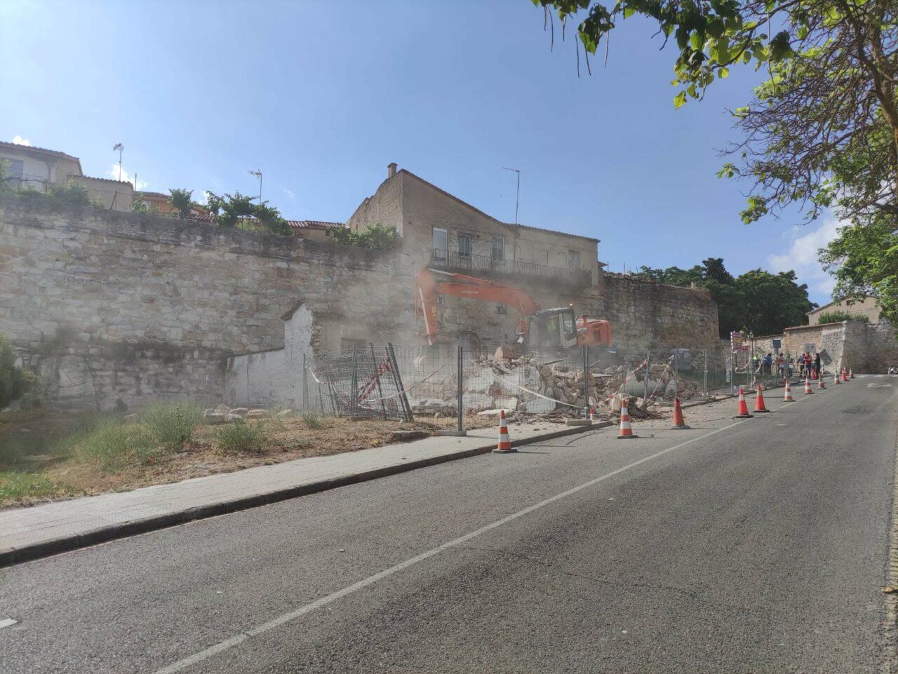 Derribo de un edificio en la Muralla de Zamora