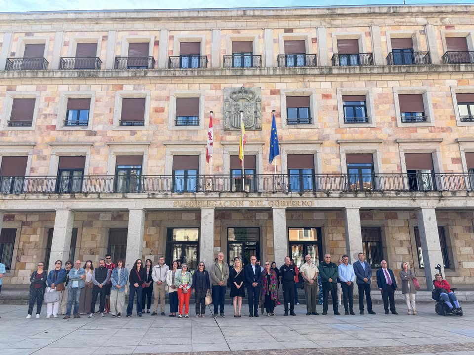 Minuto de silencio en memoria de víctima de violencia de género en Alicante