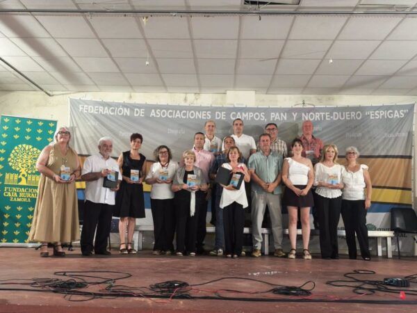 Grupo de personas en el XXI Certamen de Canciones Tradicionales en Moreruela de los Infanzones