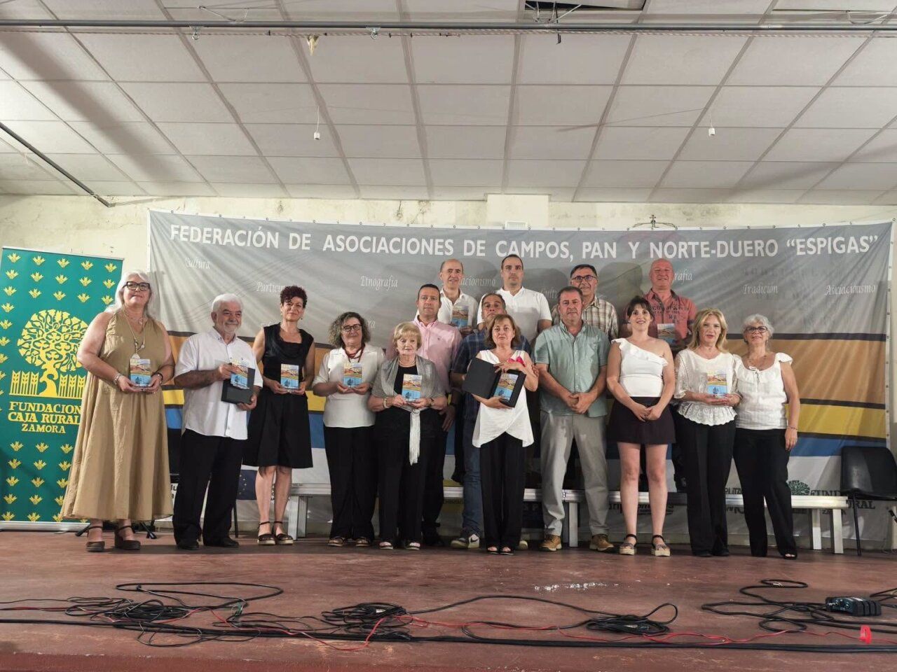 Grupo de personas en el XXI Certamen de Canciones Tradicionales en Moreruela de los Infanzones