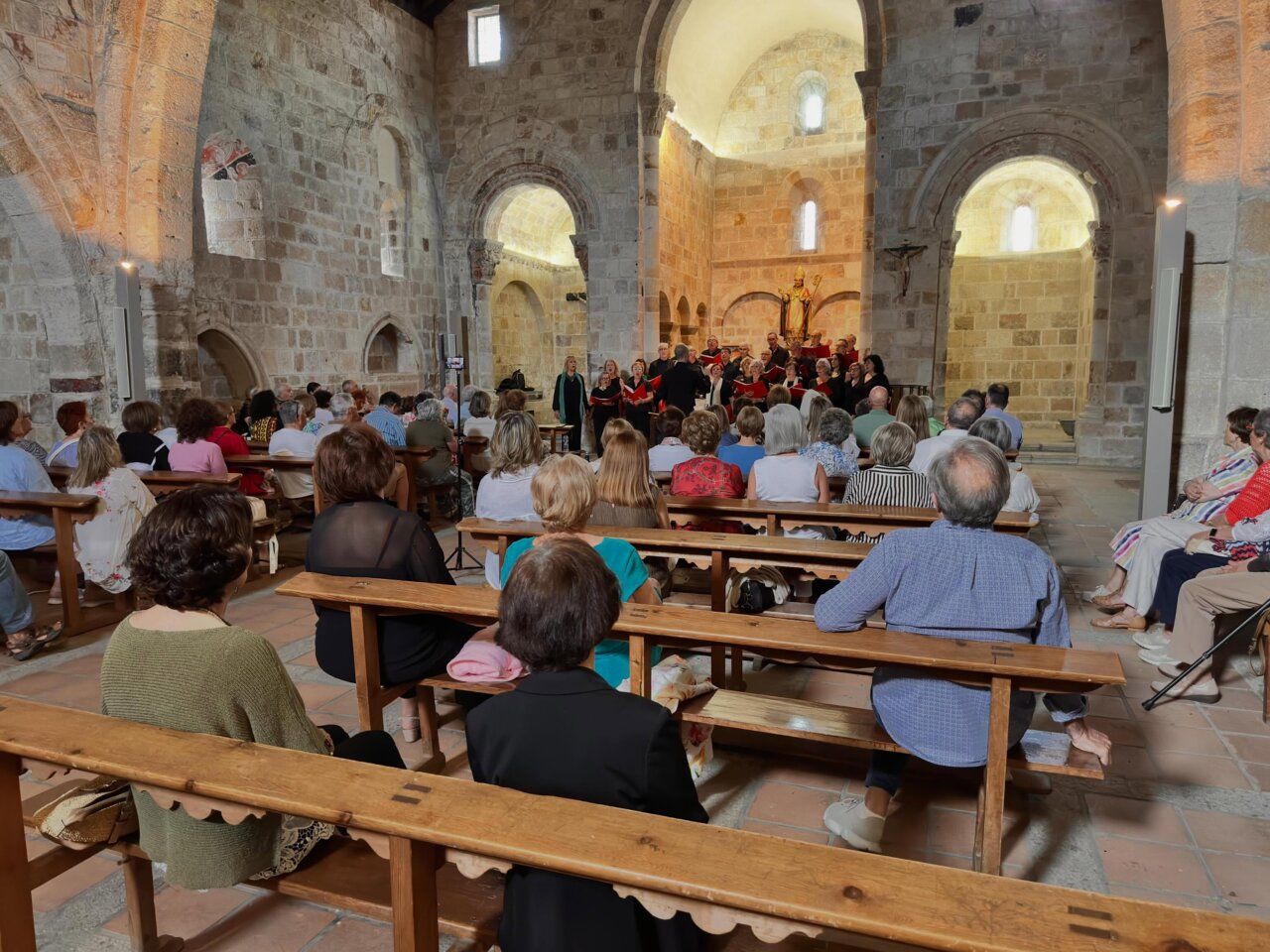 Concierto en las naves románicas de la iglesia de San Cipriano