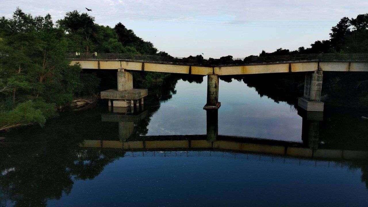 Puente ZA-P-2102 sobre el río Duero con daños visibles