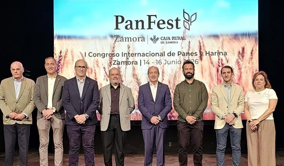 Participantes del congreso Panfest en Zamora, celebrando la cultura del pan.
