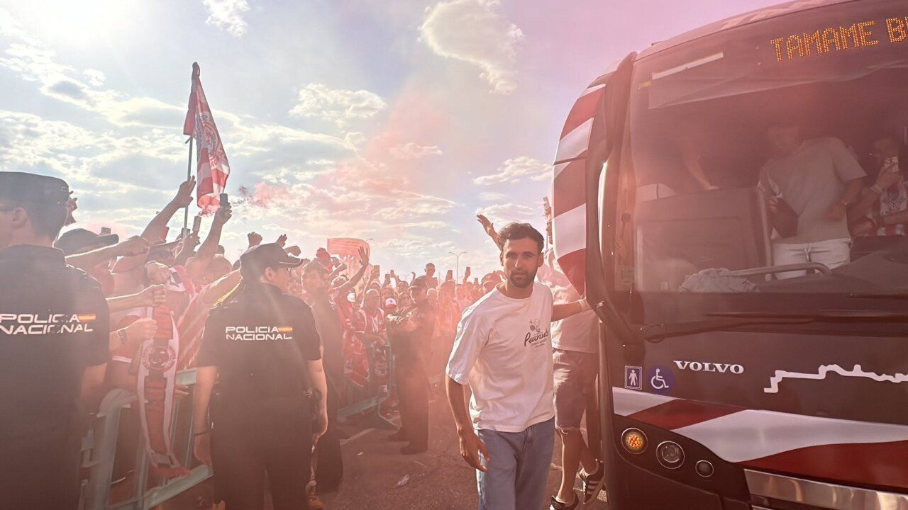 Aficionados del Zamora CF apoyando al equipo en el play off de ascenso