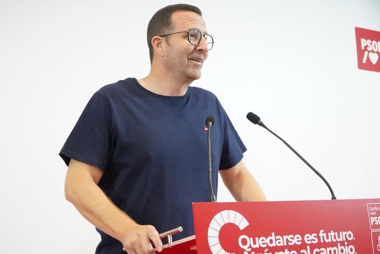 Miembro del PSOE de Zamora hablando sobre incendios forestales