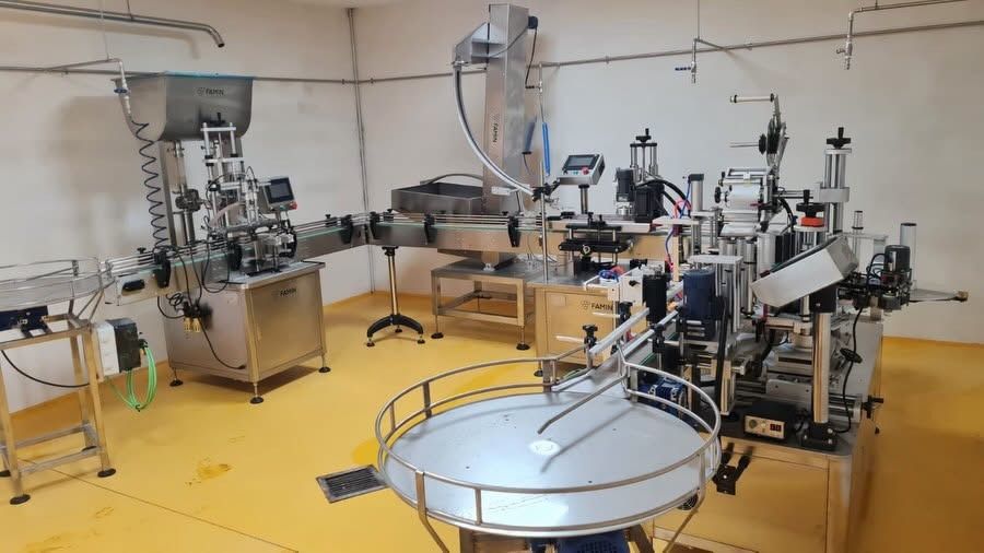 Instalaciones de envasado de miel en Mombuey, Zamora.
