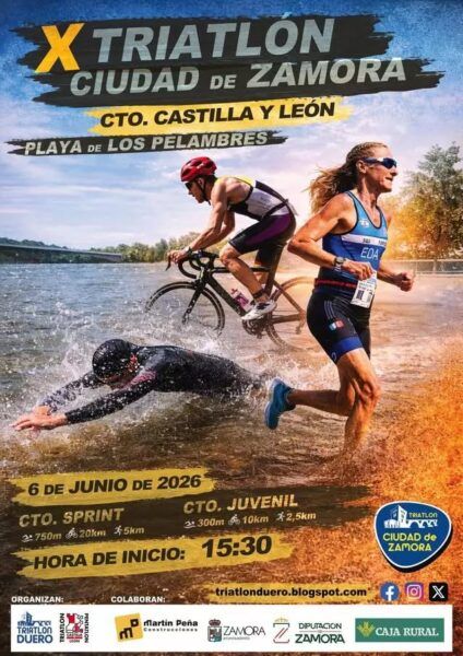 Atletas compitiendo en el Triatlón Ciudad de Zamora en la Playa de los Pelambres
