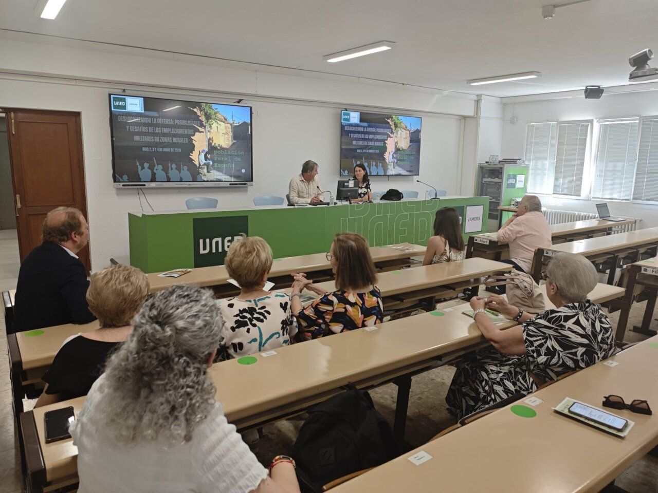 Asistentes en un evento en la UNED de Zamora