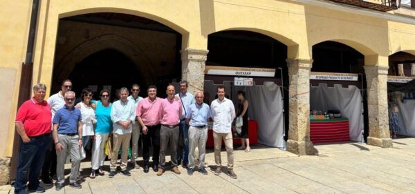 Grupo de personas en la XVII Feria Multisectorial de Villalpando