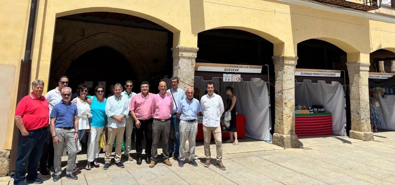 Grupo de personas en la XVII Feria Multisectorial de Villalpando