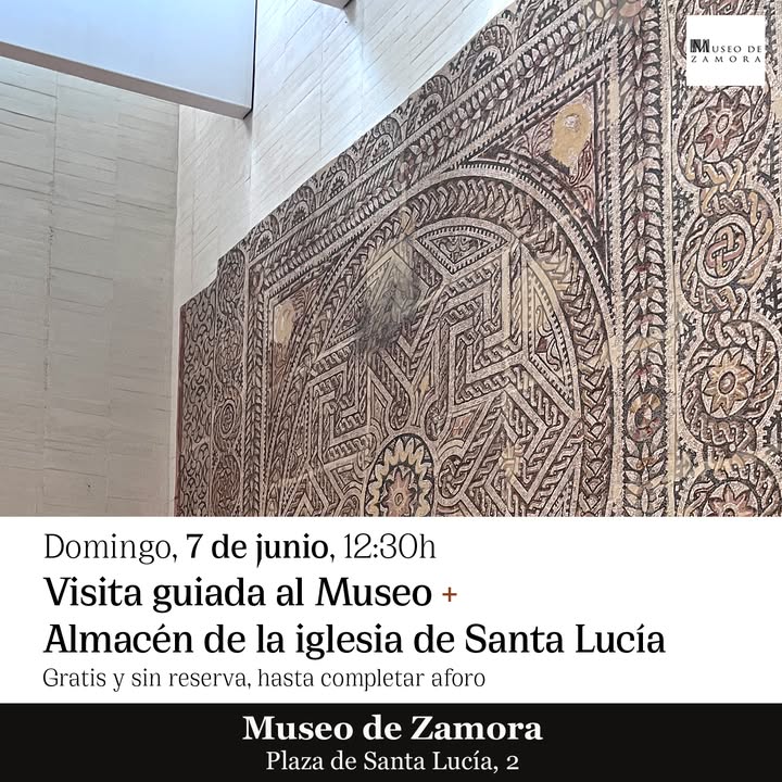 Interior del museo de Santa Lucía con mosaicos antiguos