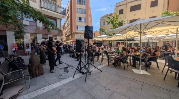 Concierto acústico en la Plaza del Maestro durante el Z! Live Rock Fest en Zamora