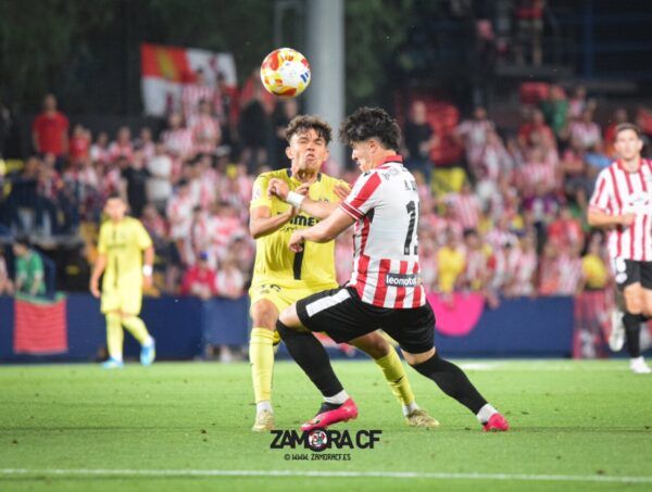 Jugadores del Zamora CF compitiendo en el Play Off de ascenso