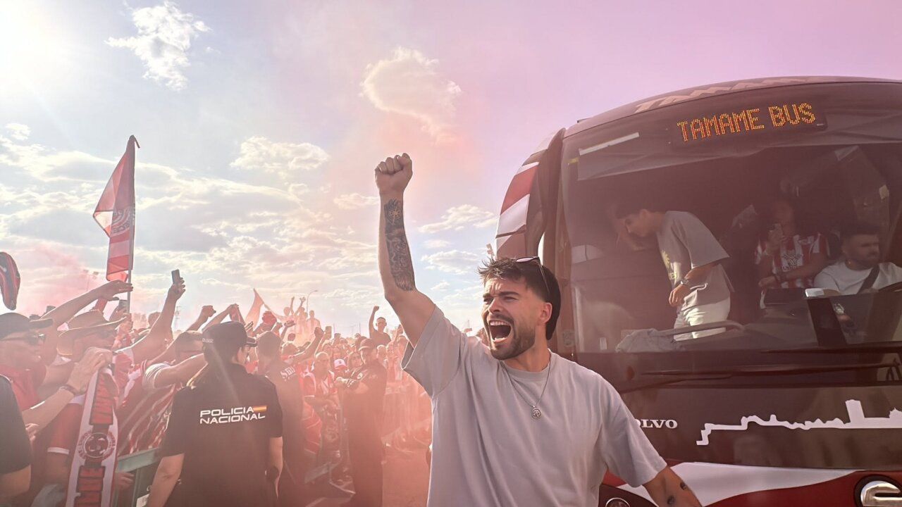 Afición del Zamora CF celebrando el play off de ascenso