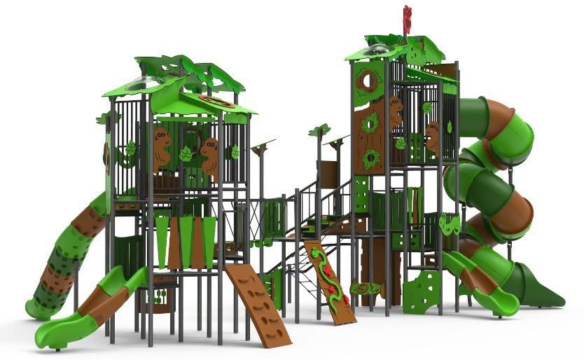 Vista del Ayuntamiento de Zamora con parque infantil en primer plano