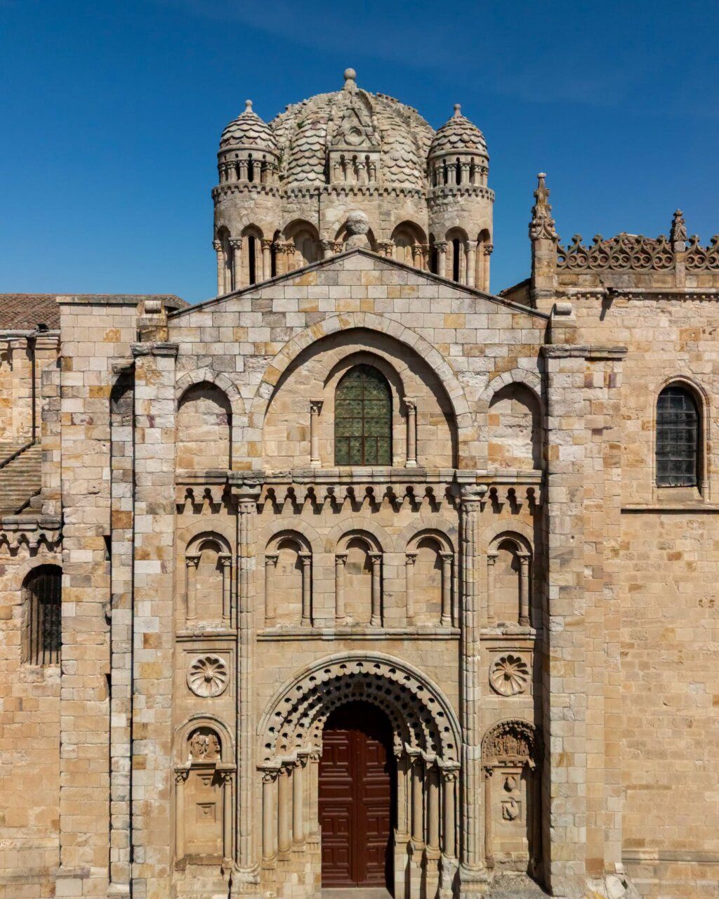 Vista del cimborrio de la Catedral de Zamora desde el tejado