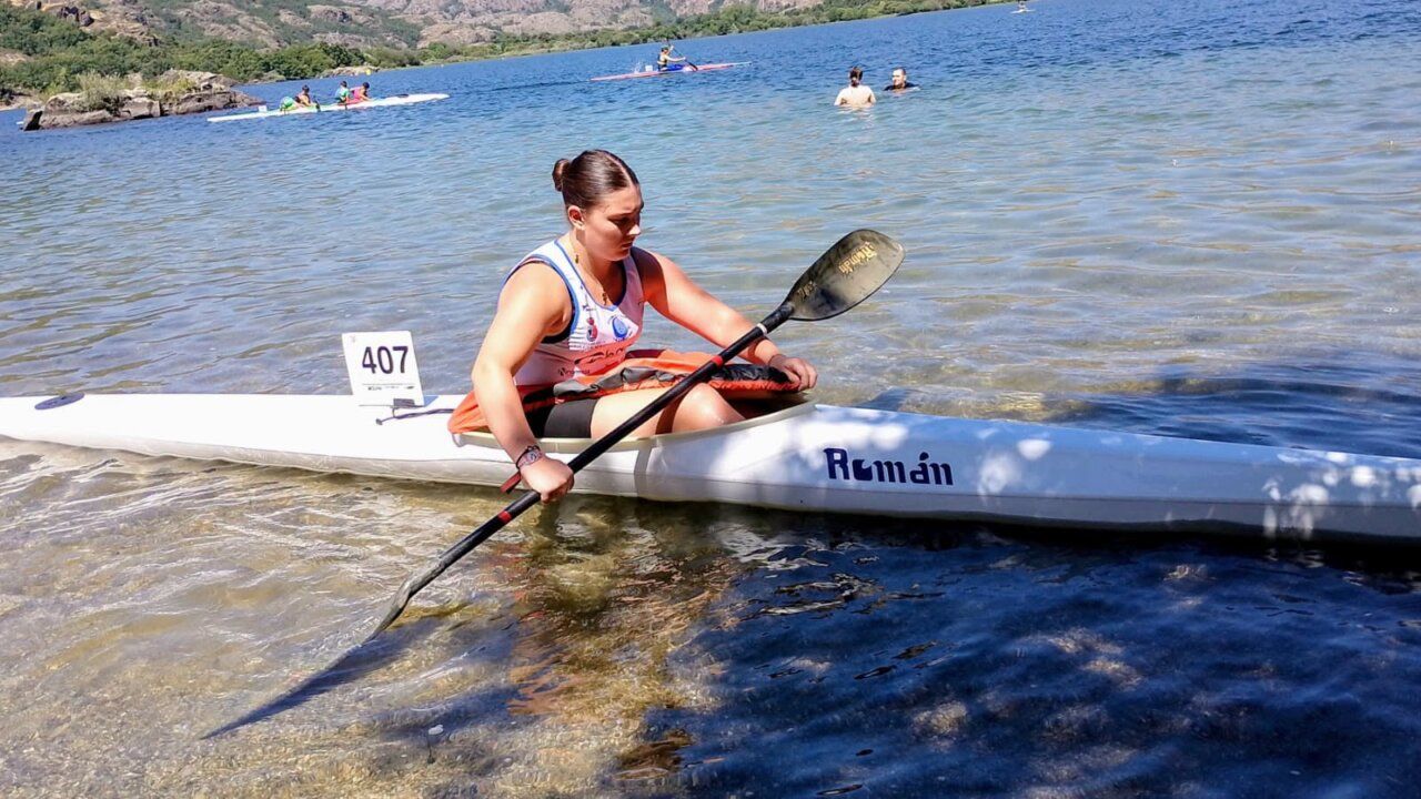 Palista del Club Fluvial de Villaralbo en la Regata Internacional de Sanabria