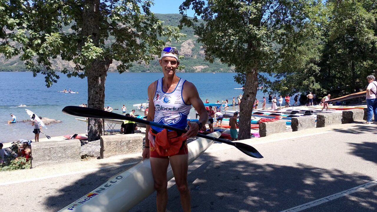 Palista del Club Fluvial de Villaralbo en la Regata Internacional de Sanabria
