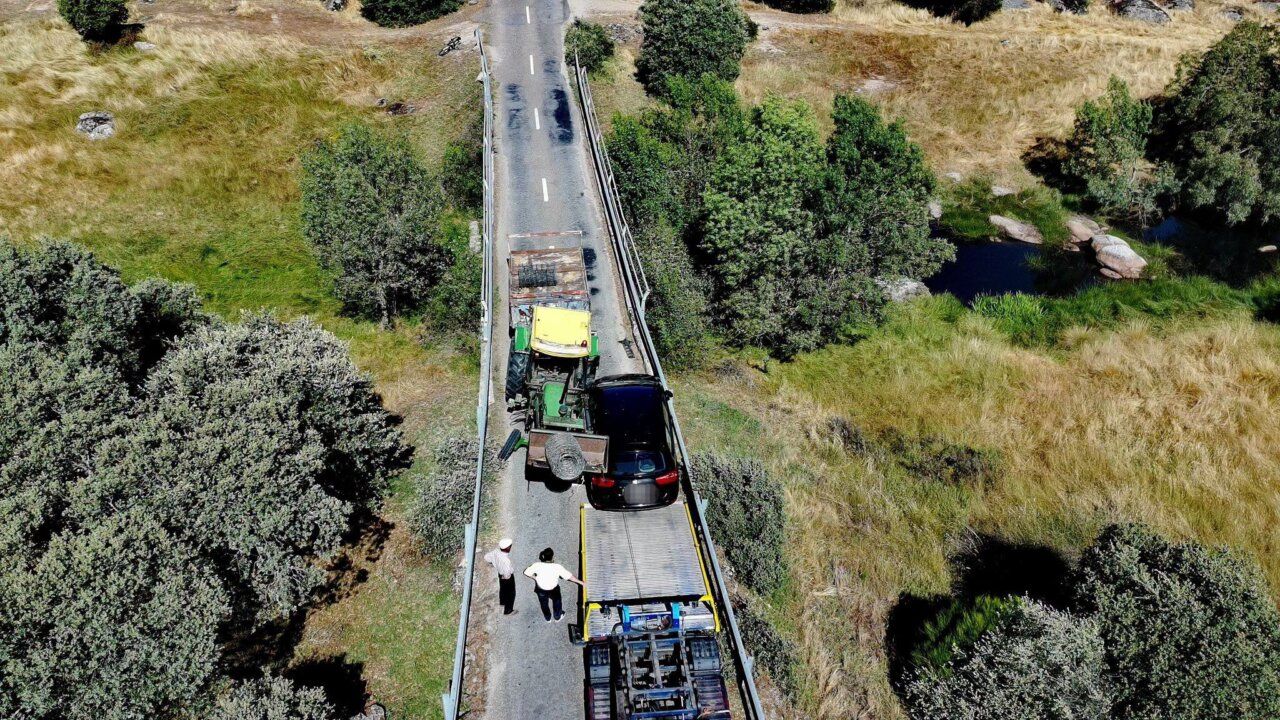 Vista aérea de un accidente entre un turismo y un tractor en Moral de Sayago