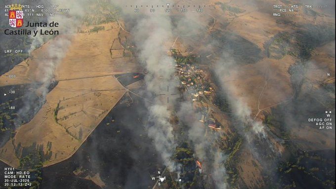 Vista aérea del incendio forestal en IF Brieva con evacuaciones