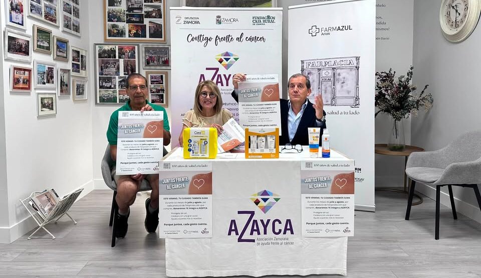 Presentación de la campaña solidaria Juntos frente al cáncer en una farmacia