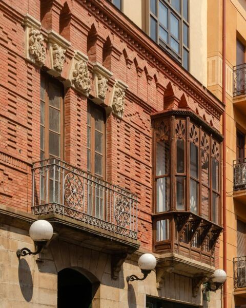 Fachada de la casa neomudéjar diseñada por Segundo Viloria en Zamora