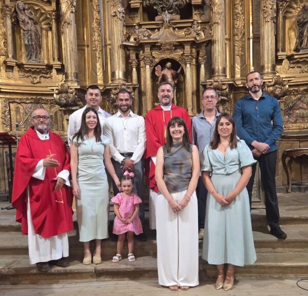 Grupo de personas en ceremonia de Confirmación en Vidayanes y Bretó de la Ribera