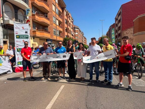 Corte de cinta en la Clásica Castilla y León 2026 en Benavente