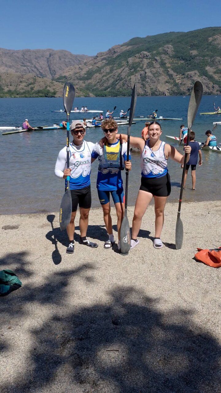 Tres palistas del Club Fluvial de Villaralbo en la regata