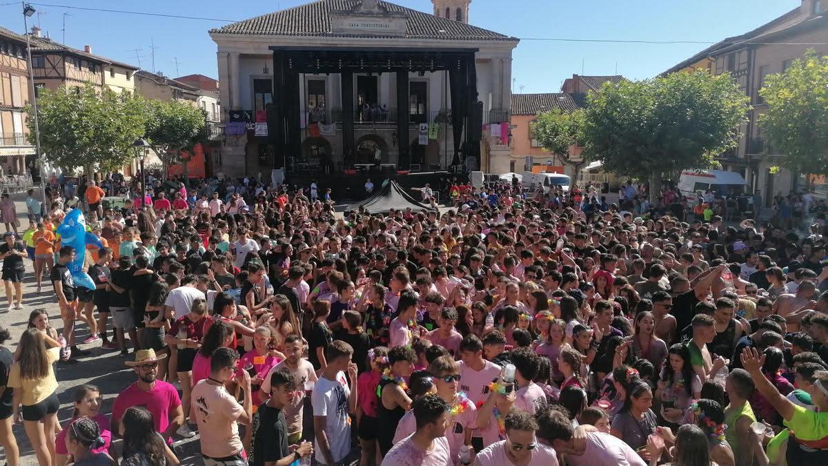 Multitud de personas celebrando en las Ferias y Fiestas de San Agustín en Toro