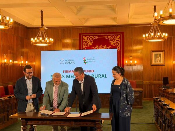 Firma de convenio para impulsar la medicina rural en Zamora